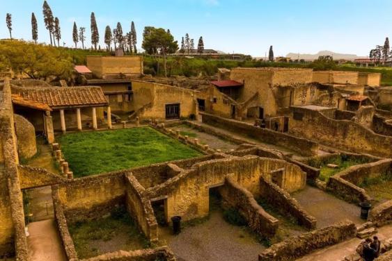 Full day Herculaneum and Pompeii with Entry Tickets and Audioguide-1