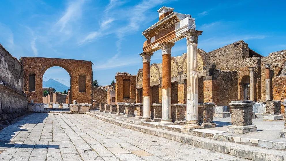 Pompeii: Exclusive 2h private tour with tickets & transfer from Sorrento